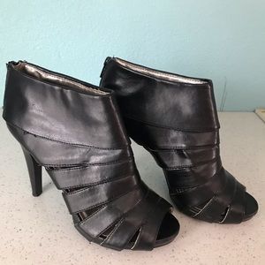 Open toe bootie Sz 7 worm once  4” heel